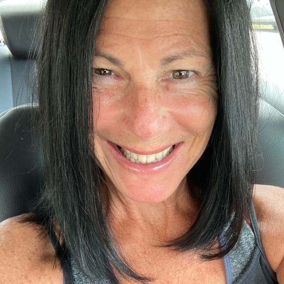 Meet your Posher, Hillary - Picture 1 of 1